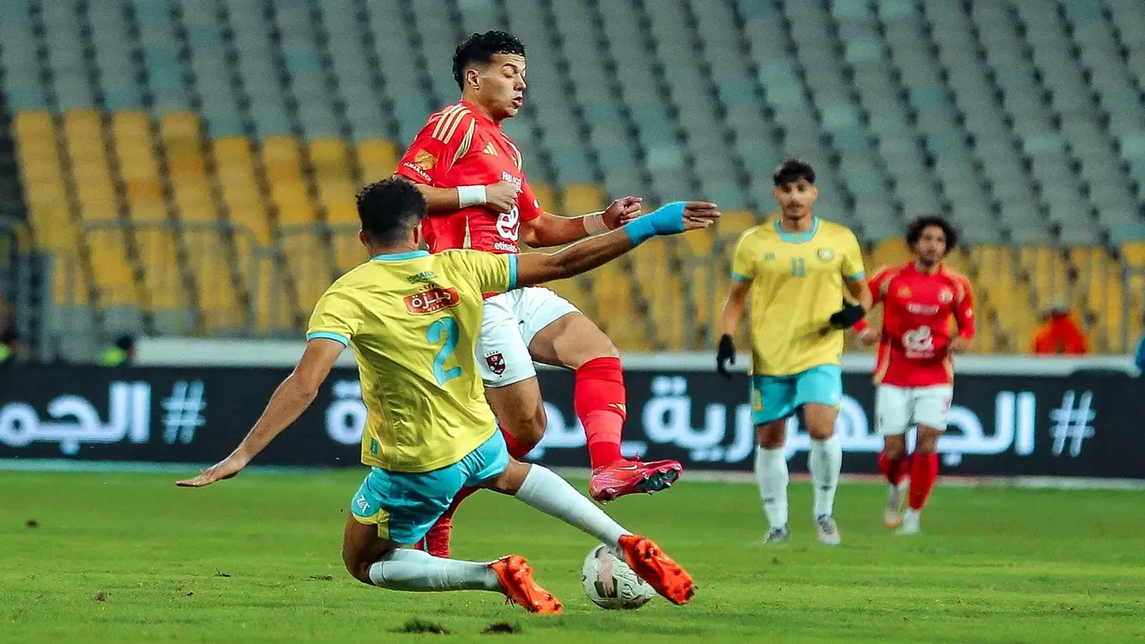 بث مباشر.. تردد القناة الناقلة لمباراة الأهلي ضد الإسماعيلي في الدوري المصري مجانًا